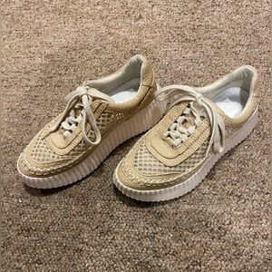 Dolce Vita Dolen Women's‎ Athletic Lt Natural Raffia Shoes.